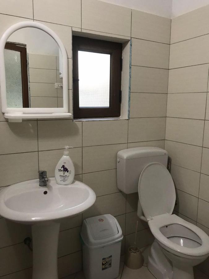 Guest House Ledio Валбона Екстериор снимка
