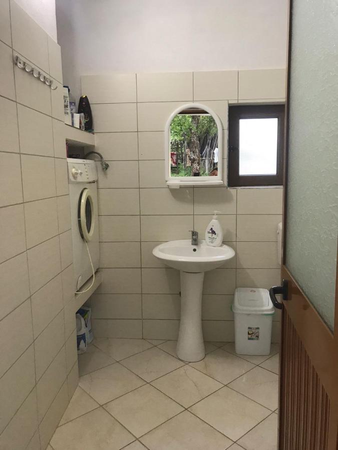 Guest House Ledio Валбона Екстериор снимка