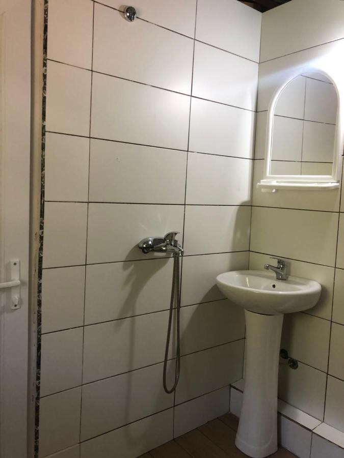 Guest House Ledio Валбона Екстериор снимка